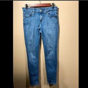 Levi’s – 711 Skinny Denim Jeans